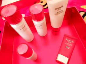 化妆品与办公用品 职场女性的优雅两翼